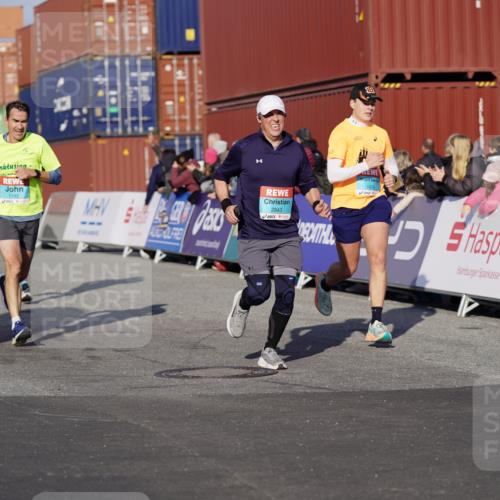 03.10.2025 - Köhlbrandbrückenlauf Michael Burmester http://msf.ph/oto/8997605 03.10.2025 10:01:56 Ziel 1182, 1194, 1273, 1380, 1474, 1767, 2843, 3118, 3444 meine-sportfotos.de