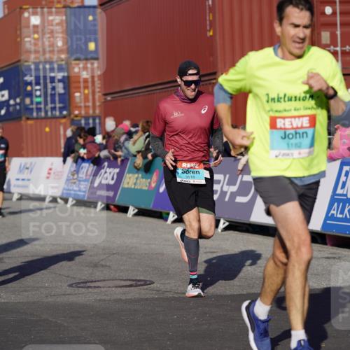 03.10.2025 - Köhlbrandbrückenlauf Michael Burmester http://msf.ph/oto/8997634 03.10.2025 10:01:58 Ziel 1182, 1194, 1205, 1280, 1380, 1474, 1504, 2843, 3118, 3139, 3444, 3495 meine-sportfotos.de