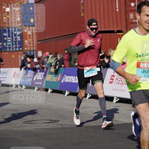 03.10.2025 - Köhlbrandbrückenlauf Michael Burmester http://msf.ph/oto/8997642 03.10.2025 10:01:58 Ziel 1182, 1194, 1205, 1280, 1380, 1474, 1504, 2843, 3118, 3139, 3444, 3495 meine-sportfotos.de