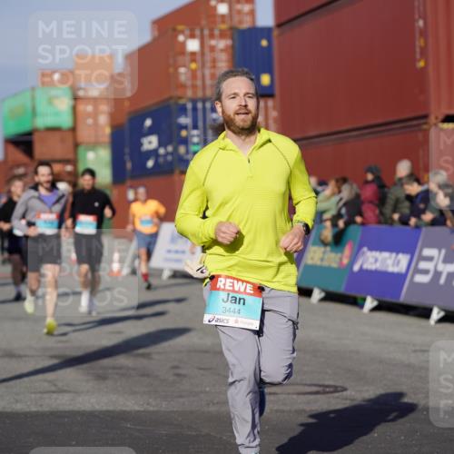 03.10.2025 - Köhlbrandbrückenlauf Michael Burmester http://msf.ph/oto/8997651 03.10.2025 10:01:59 Ziel 1182, 1205, 1280, 1357, 1380, 1474, 1504, 2843, 3118, 3139, 3444, 3495 meine-sportfotos.de