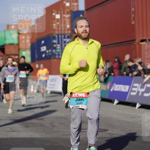 03.10.2025 - Köhlbrandbrückenlauf Michael Burmester http://msf.ph/oto/8997656 03.10.2025 10:01:59 Ziel 1182, 1205, 1280, 1357, 1380, 1474, 1504, 2843, 3118, 3139, 3444, 3495 meine-sportfotos.de
