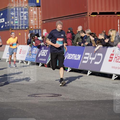03.10.2025 - Köhlbrandbrückenlauf Michael Burmester http://msf.ph/oto/8997661 03.10.2025 10:02:00 Ziel 1182, 1205, 1280, 1357, 1380, 1474, 1504, 2843, 3118, 3139, 3165, 3444, 3495 meine-sportfotos.de
