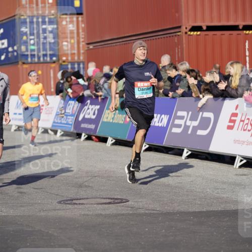 03.10.2025 - Köhlbrandbrückenlauf Michael Burmester http://msf.ph/oto/8997672 03.10.2025 10:02:00 Ziel 1182, 1205, 1280, 1357, 1380, 1474, 1504, 2843, 3118, 3139, 3165, 3444, 3495 meine-sportfotos.de