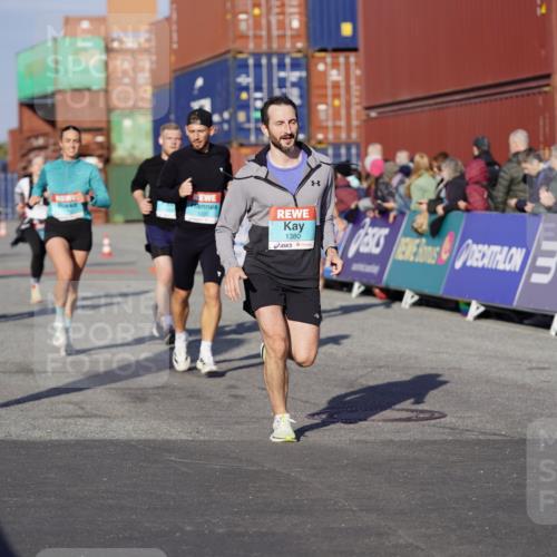 03.10.2025 - Köhlbrandbrückenlauf Michael Burmester http://msf.ph/oto/8997676 03.10.2025 10:02:01 Ziel 1182, 1205, 1280, 1292, 1357, 1380, 1474, 1504, 2843, 3118, 3139, 3165, 3444, 3495 meine-sportfotos.de