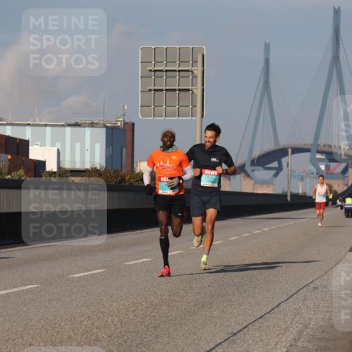 03.10.2025 - Köhlbrandbrückenlauf Luisa Fischer http://msf.ph/oto/8997677 03.10.2025 10:36:19 Position 3  meine-sportfotos.de