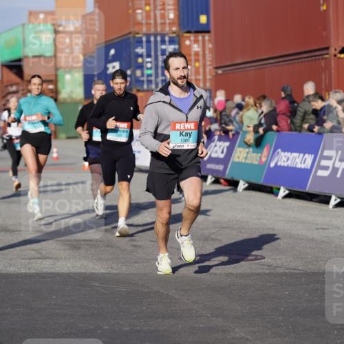 03.10.2025 - Köhlbrandbrückenlauf Michael Burmester http://msf.ph/oto/8997680 03.10.2025 10:02:01 Ziel 1182, 1205, 1280, 1292, 1357, 1380, 1474, 1504, 2843, 3118, 3139, 3165, 3444, 3495 meine-sportfotos.de