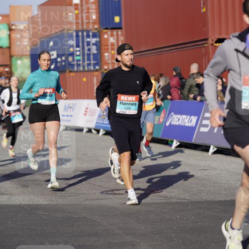 03.10.2025 - Köhlbrandbrückenlauf Michael Burmester http://msf.ph/oto/8997698 03.10.2025 10:02:02 Ziel 1182, 1205, 1280, 1292, 1357, 1380, 1474, 1504, 2843, 3118, 3139, 3165, 3444, 3495 meine-sportfotos.de