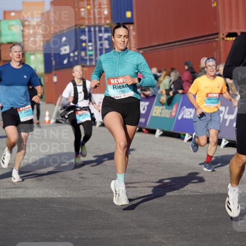 03.10.2025 - Köhlbrandbrückenlauf Michael Burmester http://msf.ph/oto/8997707 03.10.2025 10:02:03 Ziel 1182, 1205, 1280, 1292, 1357, 1380, 1474, 1504, 2843, 3118, 3139, 3165, 3444, 3495 meine-sportfotos.de