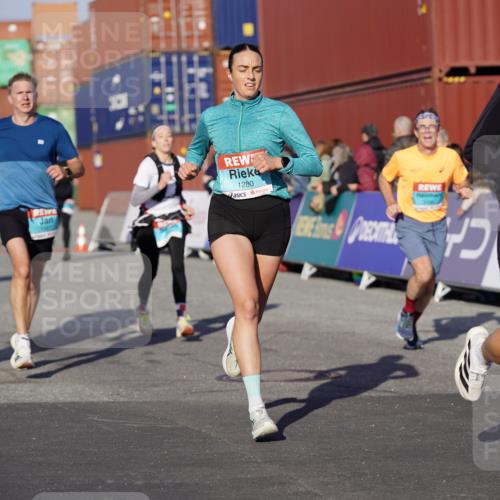 03.10.2025 - Köhlbrandbrückenlauf Michael Burmester http://msf.ph/oto/8997711 03.10.2025 10:02:04 Ziel 1182, 1205, 1280, 1292, 1357, 1380, 1474, 1504, 1966, 3118, 3139, 3165, 3444, 3495 meine-sportfotos.de