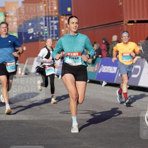 03.10.2025 - Köhlbrandbrückenlauf Michael Burmester http://msf.ph/oto/8997716 03.10.2025 10:02:04 Ziel 1182, 1205, 1280, 1292, 1357, 1380, 1474, 1504, 1966, 3118, 3139, 3165, 3444, 3495 meine-sportfotos.de