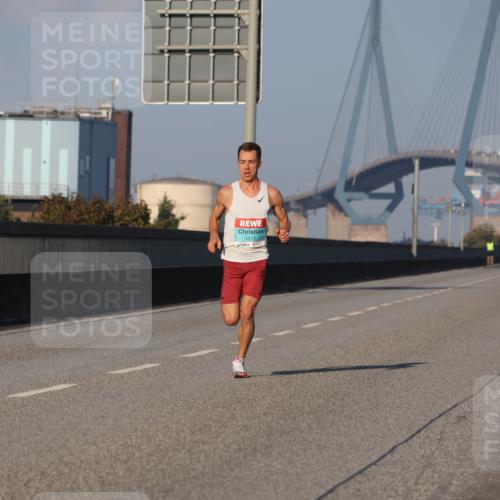 03.10.2025 - Köhlbrandbrückenlauf Luisa Fischer http://msf.ph/oto/8997721 03.10.2025 10:36:31 Position 3  meine-sportfotos.de