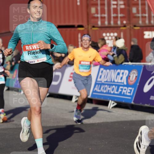 03.10.2025 - Köhlbrandbrückenlauf Michael Burmester http://msf.ph/oto/8997724 03.10.2025 10:02:04 Ziel 1182, 1205, 1280, 1292, 1357, 1380, 1474, 1504, 1966, 3118, 3139, 3165, 3444, 3495 meine-sportfotos.de
