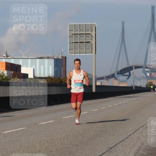 03.10.2025 - Köhlbrandbrückenlauf Luisa Fischer http://msf.ph/oto/8997731 03.10.2025 10:36:32 Position 3 1013 meine-sportfotos.de