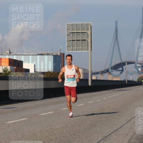 03.10.2025 - Köhlbrandbrückenlauf Luisa Fischer http://msf.ph/oto/8997733 03.10.2025 10:36:32 Position 3 1013 meine-sportfotos.de
