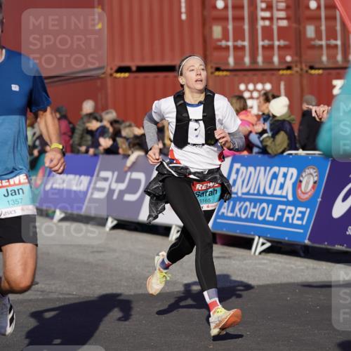 03.10.2025 - Köhlbrandbrückenlauf Michael Burmester http://msf.ph/oto/8997734 03.10.2025 10:02:05 Ziel 1205, 1280, 1292, 1357, 1380, 1504, 1966, 3118, 3139, 3165, 3444, 3495 meine-sportfotos.de