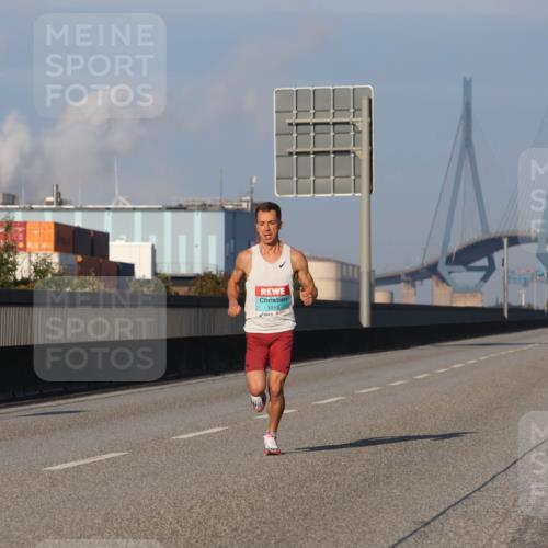 03.10.2025 - Köhlbrandbrückenlauf Luisa Fischer http://msf.ph/oto/8997736 03.10.2025 10:36:33 Position 3 1013 meine-sportfotos.de
