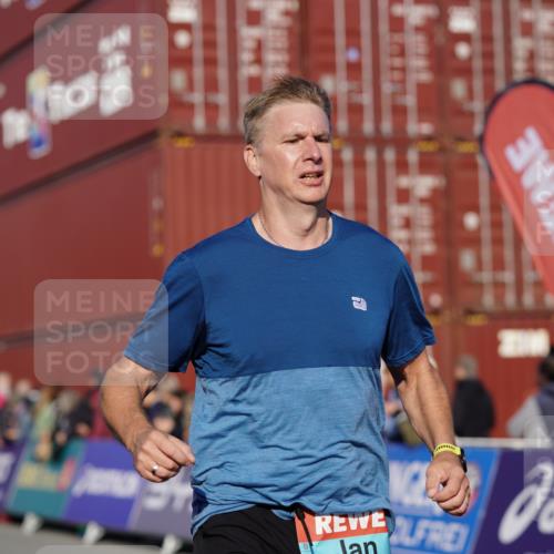 03.10.2025 - Köhlbrandbrückenlauf Michael Burmester http://msf.ph/oto/8997743 03.10.2025 10:02:06 Ziel 1205, 1219, 1280, 1292, 1357, 1380, 1493, 1504, 1966, 3139, 3165, 3444, 3495 meine-sportfotos.de