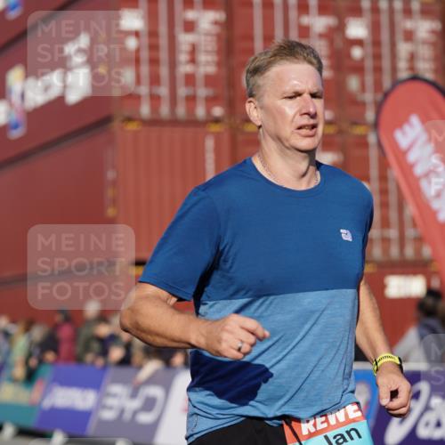 03.10.2025 - Köhlbrandbrückenlauf Michael Burmester http://msf.ph/oto/8997747 03.10.2025 10:02:06 Ziel 1205, 1219, 1280, 1292, 1357, 1380, 1493, 1504, 1966, 3139, 3165, 3444, 3495 meine-sportfotos.de