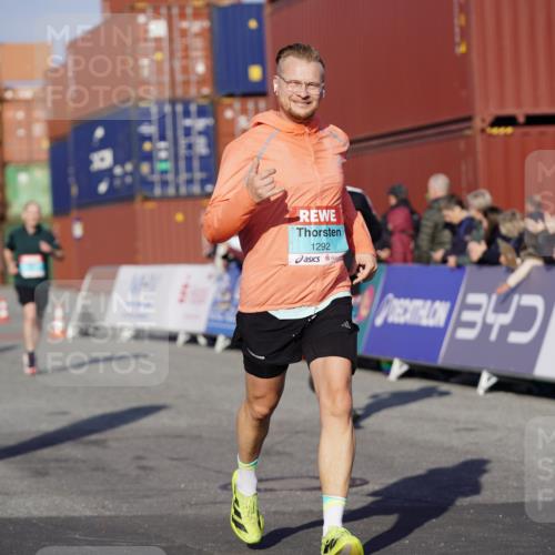 03.10.2025 - Köhlbrandbrückenlauf Michael Burmester http://msf.ph/oto/8997759 03.10.2025 10:02:07 Ziel 1205, 1219, 1280, 1292, 1357, 1380, 1493, 1504, 1966, 3139, 3165, 3495 meine-sportfotos.de