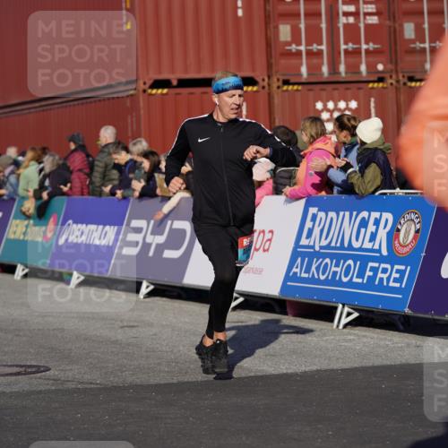 03.10.2025 - Köhlbrandbrückenlauf Michael Burmester http://msf.ph/oto/8997773 03.10.2025 10:02:08 Ziel 1205, 1219, 1280, 1292, 1357, 1380, 1493, 1504, 1966, 3139, 3165, 3495 meine-sportfotos.de