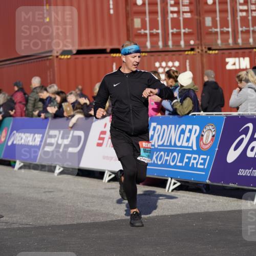 03.10.2025 - Köhlbrandbrückenlauf Michael Burmester http://msf.ph/oto/8997782 03.10.2025 10:02:09 Ziel 1205, 1219, 1280, 1292, 1357, 1493, 1504, 1966, 3139, 3165, 3495, 3806 meine-sportfotos.de