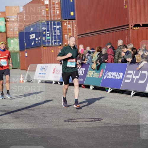 03.10.2025 - Köhlbrandbrückenlauf Michael Burmester http://msf.ph/oto/8997788 03.10.2025 10:02:10 Ziel 1219, 1292, 1357, 1493, 1504, 1966, 3165, 3495, 3806 meine-sportfotos.de