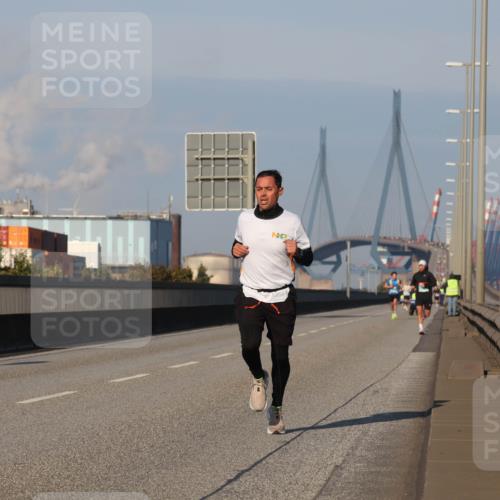03.10.2025 - Köhlbrandbrückenlauf Luisa Fischer http://msf.ph/oto/8997789 03.10.2025 10:37:12 Position 3  meine-sportfotos.de