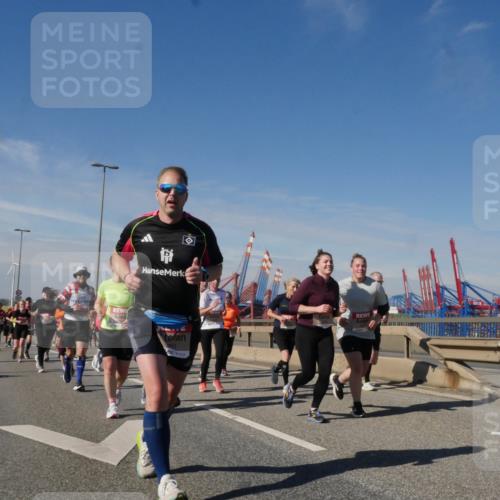 03.10.2025 - Köhlbrandbrückenlauf Matties Gatica Varas http://msf.ph/oto/8997799 03.10.2025 12:49:17 Position 2  meine-sportfotos.de