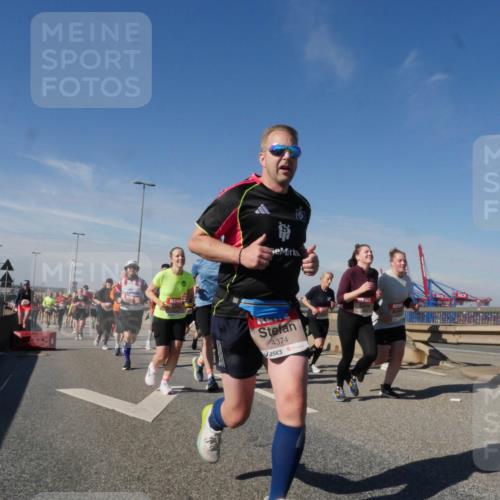 03.10.2025 - Köhlbrandbrückenlauf Matties Gatica Varas http://msf.ph/oto/8997802 03.10.2025 12:49:17 Position 2 7, 4374 meine-sportfotos.de