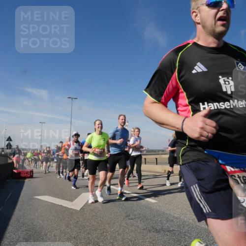 03.10.2025 - Köhlbrandbrückenlauf Matties Gatica Varas http://msf.ph/oto/8997806 03.10.2025 12:49:18 Position 2 4374 meine-sportfotos.de