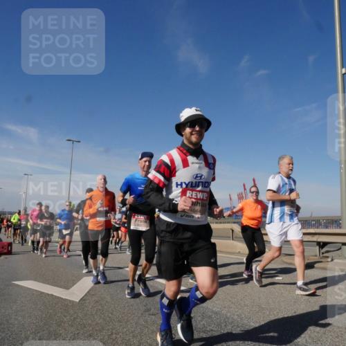 03.10.2025 - Köhlbrandbrückenlauf Matties Gatica Varas http://msf.ph/oto/8997822 03.10.2025 12:49:20 Position 2 6377, 4644 meine-sportfotos.de