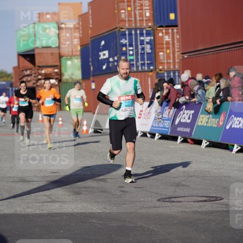 03.10.2025 - Köhlbrandbrückenlauf Michael Burmester http://msf.ph/oto/8997837 03.10.2025 10:02:14 Ziel 1219, 1493, 1776, 1966, 2849, 3316, 3806 meine-sportfotos.de