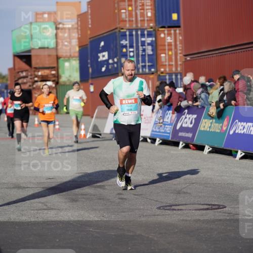 03.10.2025 - Köhlbrandbrückenlauf Michael Burmester http://msf.ph/oto/8997843 03.10.2025 10:02:14 Ziel 1219, 1493, 1776, 1966, 2849, 3316, 3806 meine-sportfotos.de