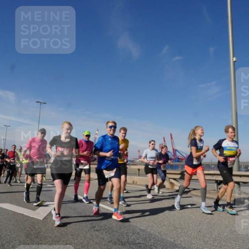 03.10.2025 - Köhlbrandbrückenlauf Matties Gatica Varas http://msf.ph/oto/8997849 03.10.2025 12:49:23 Position 2  meine-sportfotos.de