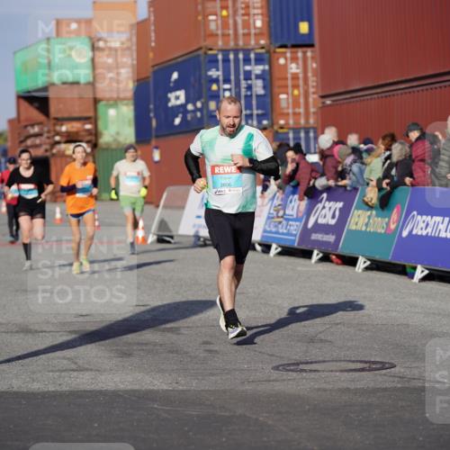 03.10.2025 - Köhlbrandbrückenlauf Michael Burmester http://msf.ph/oto/8997852 03.10.2025 10:02:14 Ziel 1219, 1493, 1776, 1966, 2849, 3316, 3806 meine-sportfotos.de