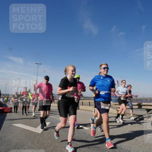03.10.2025 - Köhlbrandbrückenlauf Matties Gatica Varas http://msf.ph/oto/8997854 03.10.2025 12:49:23 Position 2 4672 meine-sportfotos.de