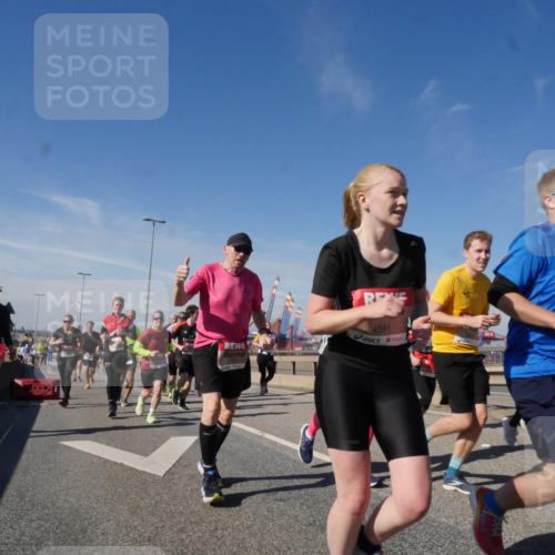 03.10.2025 - Köhlbrandbrückenlauf Matties Gatica Varas http://msf.ph/oto/8997857 03.10.2025 12:49:24 Position 2 4591, 4672 meine-sportfotos.de