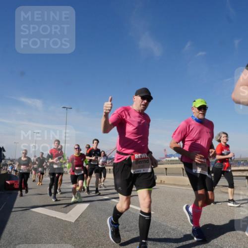 03.10.2025 - Köhlbrandbrückenlauf Matties Gatica Varas http://msf.ph/oto/8997862 03.10.2025 12:49:24 Position 2 5731 meine-sportfotos.de