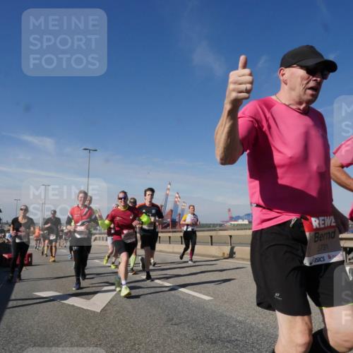 03.10.2025 - Köhlbrandbrückenlauf Matties Gatica Varas http://msf.ph/oto/8997865 03.10.2025 12:49:24 Position 2 5731, 57 meine-sportfotos.de