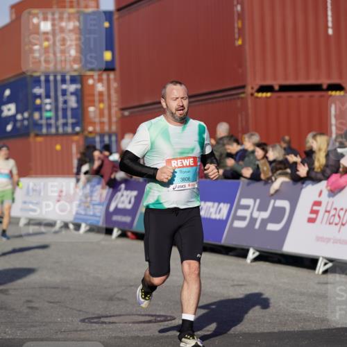 03.10.2025 - Köhlbrandbrückenlauf Michael Burmester http://msf.ph/oto/8997867 03.10.2025 10:02:15 Ziel 1219, 1493, 1776, 1966, 2849, 3224, 3316, 3806 meine-sportfotos.de