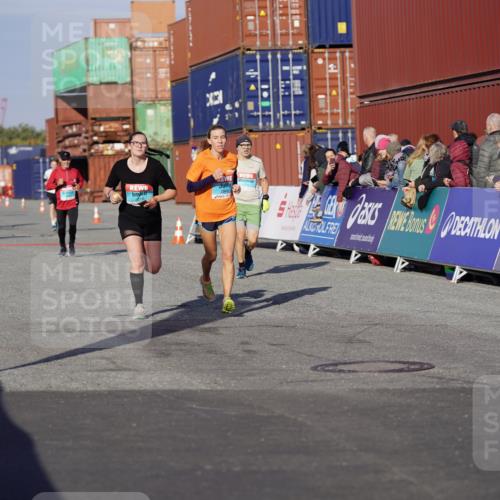 03.10.2025 - Köhlbrandbrückenlauf Michael Burmester http://msf.ph/oto/8997874 03.10.2025 10:02:16 Ziel 1219, 1493, 1776, 1966, 2849, 3224, 3316, 3806 meine-sportfotos.de