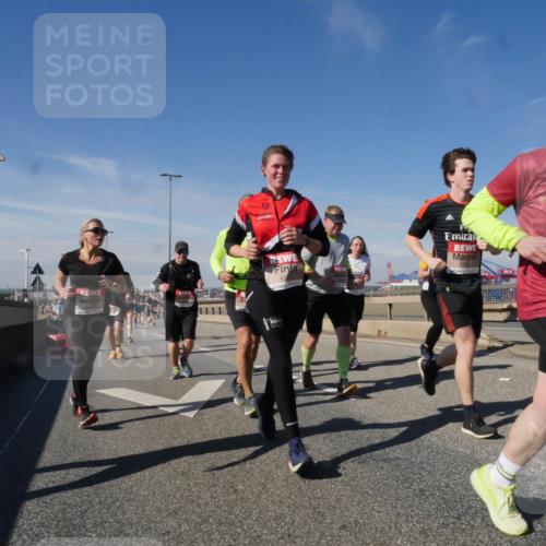 03.10.2025 - Köhlbrandbrückenlauf Matties Gatica Varas http://msf.ph/oto/8997876 03.10.2025 12:49:26 Position 2 43, 576 meine-sportfotos.de