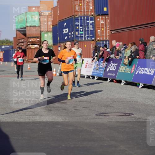 03.10.2025 - Köhlbrandbrückenlauf Michael Burmester http://msf.ph/oto/8997881 03.10.2025 10:02:16 Ziel 1219, 1493, 1776, 1966, 2849, 3224, 3316, 3806 meine-sportfotos.de
