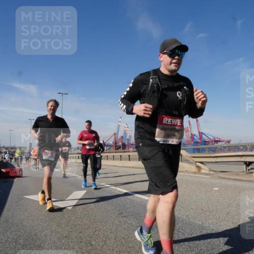 03.10.2025 - Köhlbrandbrückenlauf Matties Gatica Varas http://msf.ph/oto/8997892 03.10.2025 12:49:28 Position 2 5879 meine-sportfotos.de