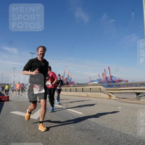 03.10.2025 - Köhlbrandbrückenlauf Matties Gatica Varas http://msf.ph/oto/8997896 03.10.2025 12:49:28 Position 2 6340 meine-sportfotos.de