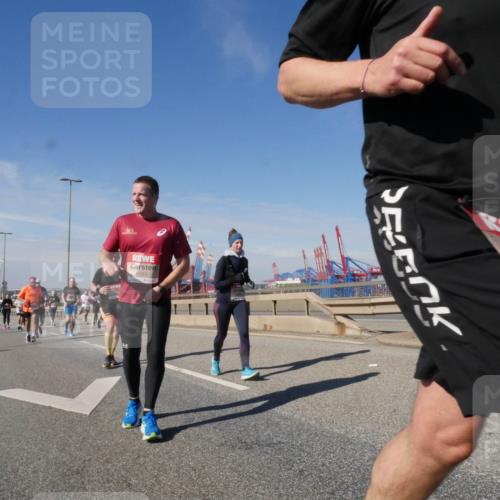 03.10.2025 - Köhlbrandbrückenlauf Matties Gatica Varas http://msf.ph/oto/8997904 03.10.2025 12:49:29 Position 2 110 meine-sportfotos.de