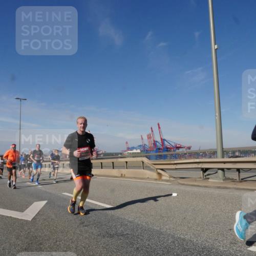 03.10.2025 - Köhlbrandbrückenlauf Matties Gatica Varas http://msf.ph/oto/8997918 03.10.2025 12:49:31 Position 2  meine-sportfotos.de