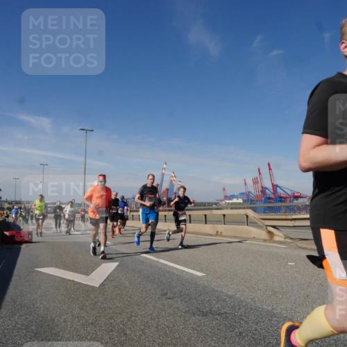 03.10.2025 - Köhlbrandbrückenlauf Matties Gatica Varas http://msf.ph/oto/8997932 03.10.2025 12:49:32 Position 2 64 meine-sportfotos.de