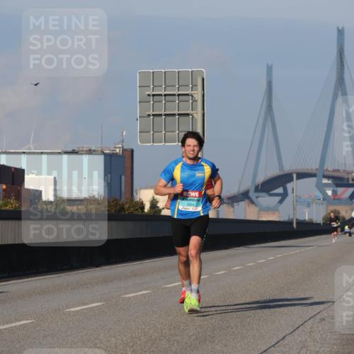 03.10.2025 - Köhlbrandbrückenlauf Luisa Fischer http://msf.ph/oto/8997936 03.10.2025 10:37:31 Position 3 3304 meine-sportfotos.de