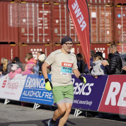 03.10.2025 - Köhlbrandbrückenlauf Michael Burmester http://msf.ph/oto/8997937 03.10.2025 10:02:20 Ziel 1144, 1776, 2849, 3111, 3224, 3316, 3806 meine-sportfotos.de